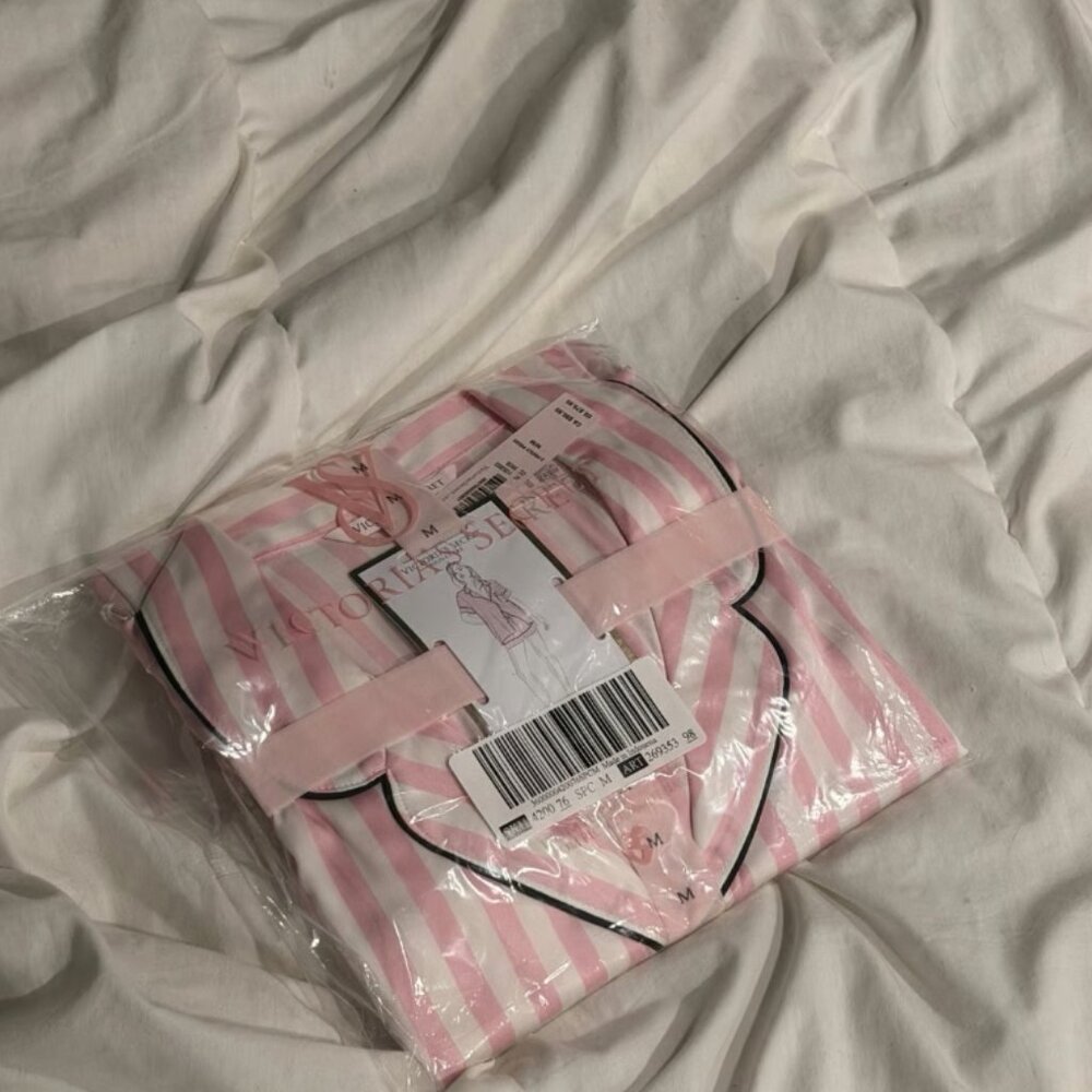 Victoria’s Secret Signature Satin Short Pajama Set — Size M (NWT)